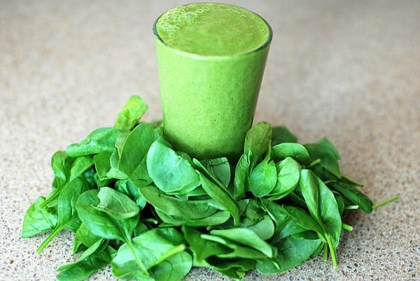 Slimming Super Green Smoothie for Immunity and Sexy Skin.